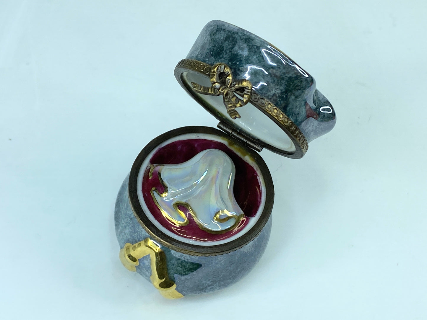 Chanille Limited Edition Limoges France Peint Main trinket Box N° 48 A544