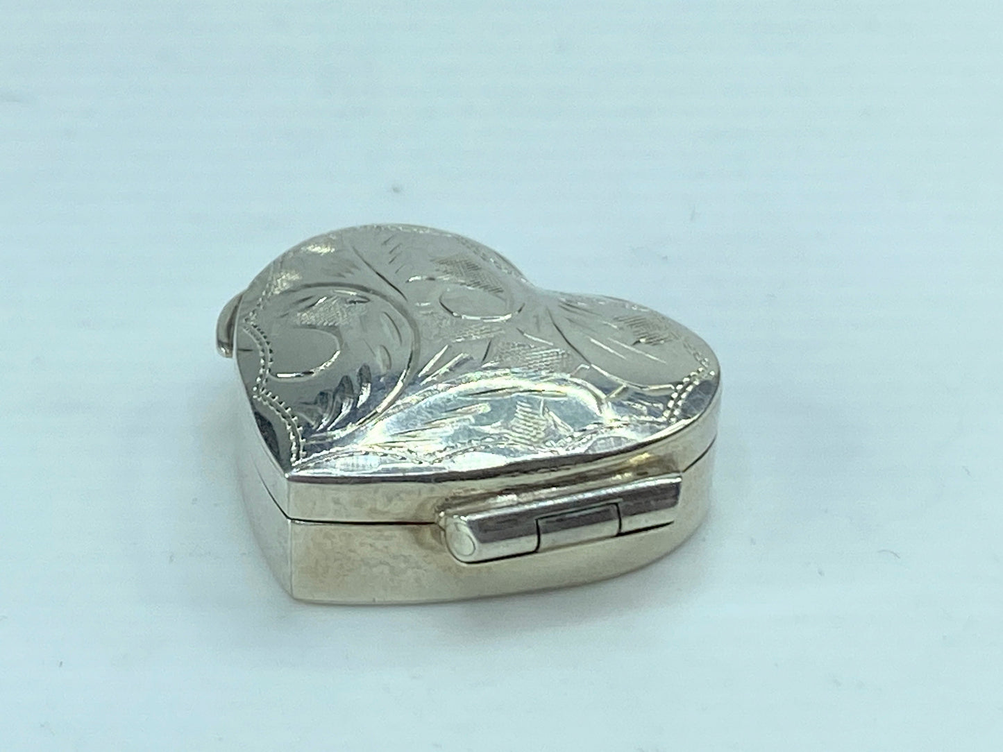 Antique Victorian English Sterling Silver Heart Shaped Jewelry Trinket Box S57