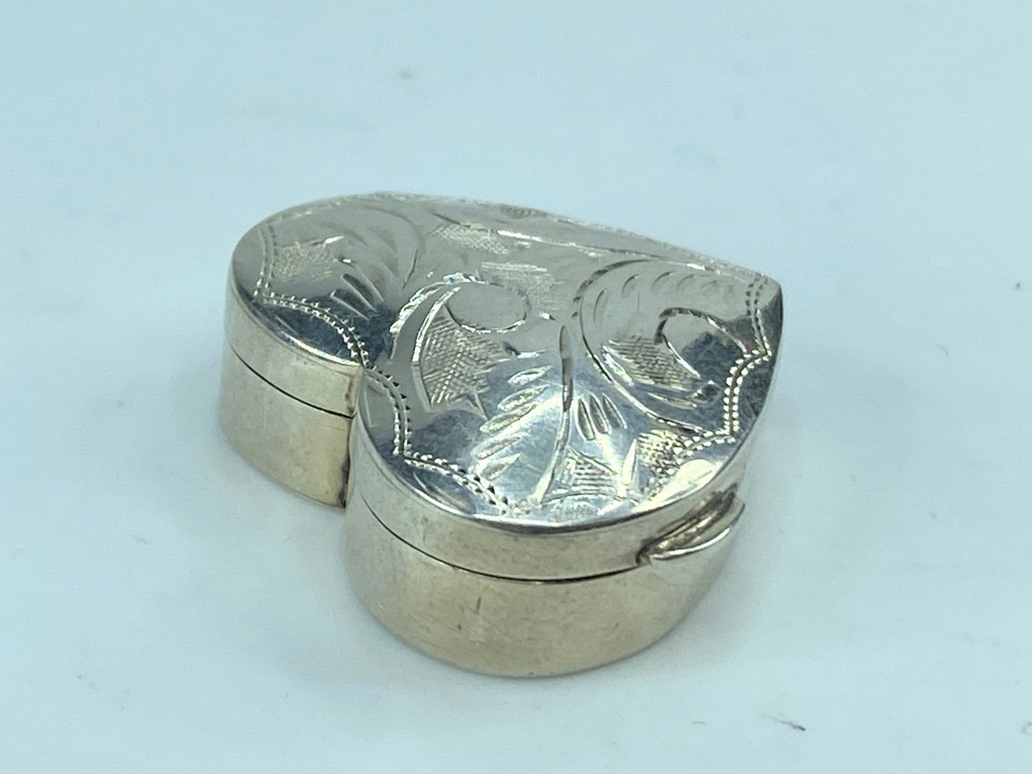 Antique Victorian English Sterling Silver Heart Shaped Jewelry Trinket Box S57