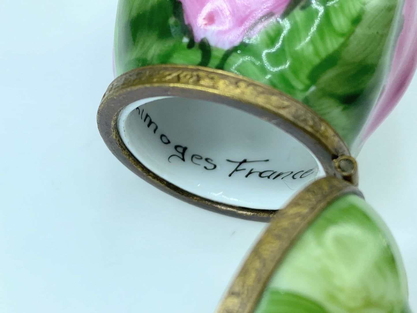 Rochard Limoges France Rosebud with Honey Bee garden collection trinket box A552