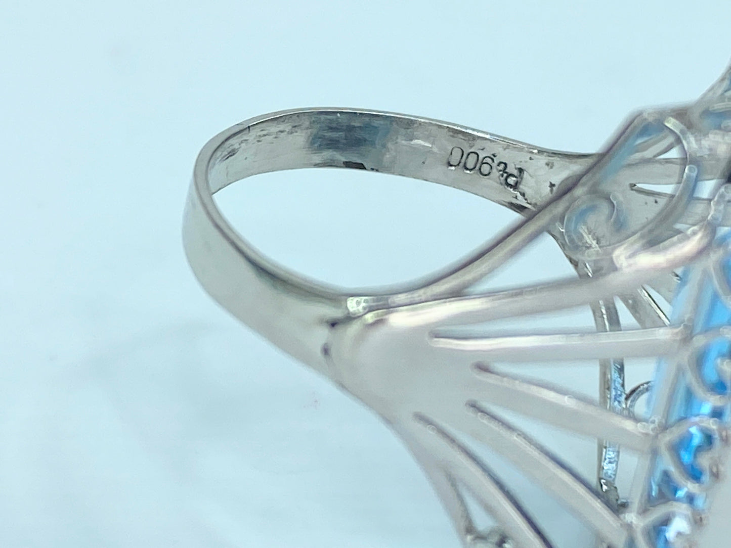 30.01ct Total Weight Blue Topaz Ring set in Platinum ring s7.75 JR9915