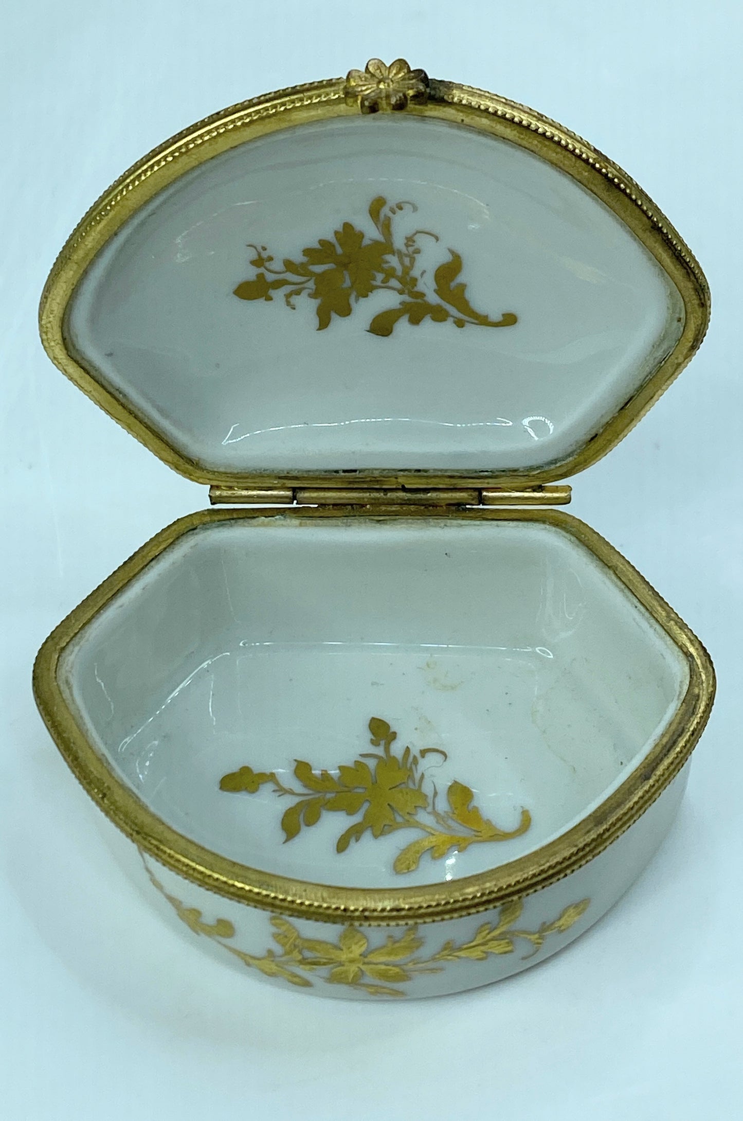 Le Tallec Limoges French HM Porcelain Gilt Trinket Jewelry Box A574