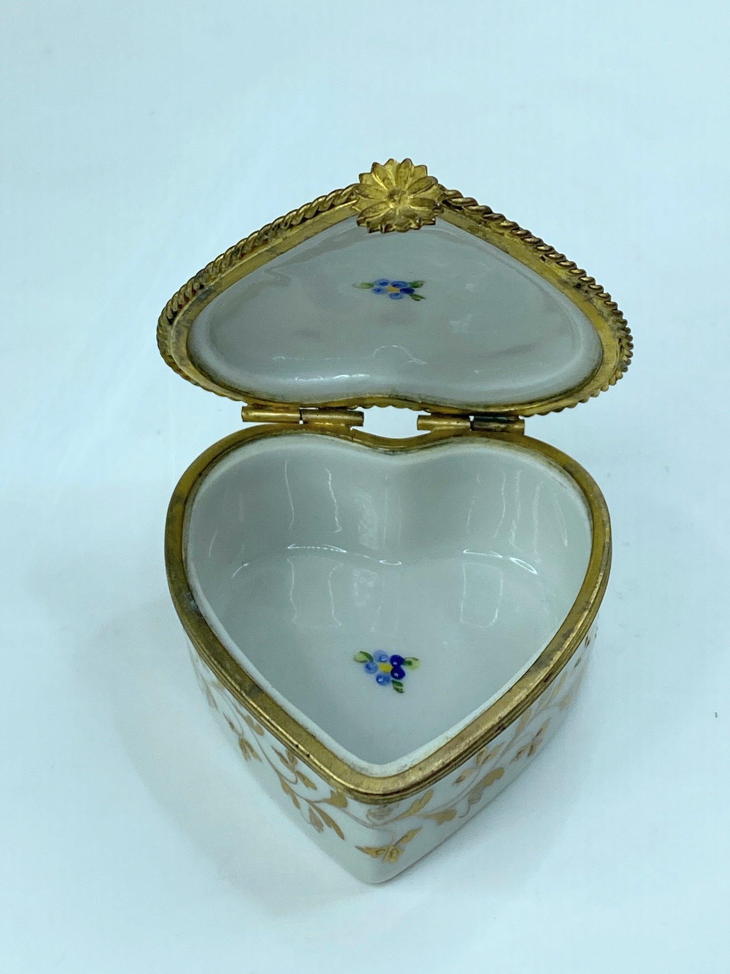 Rare Le Tallec Paris France hand painted Forget-Me-Not gold gilt trinket A575