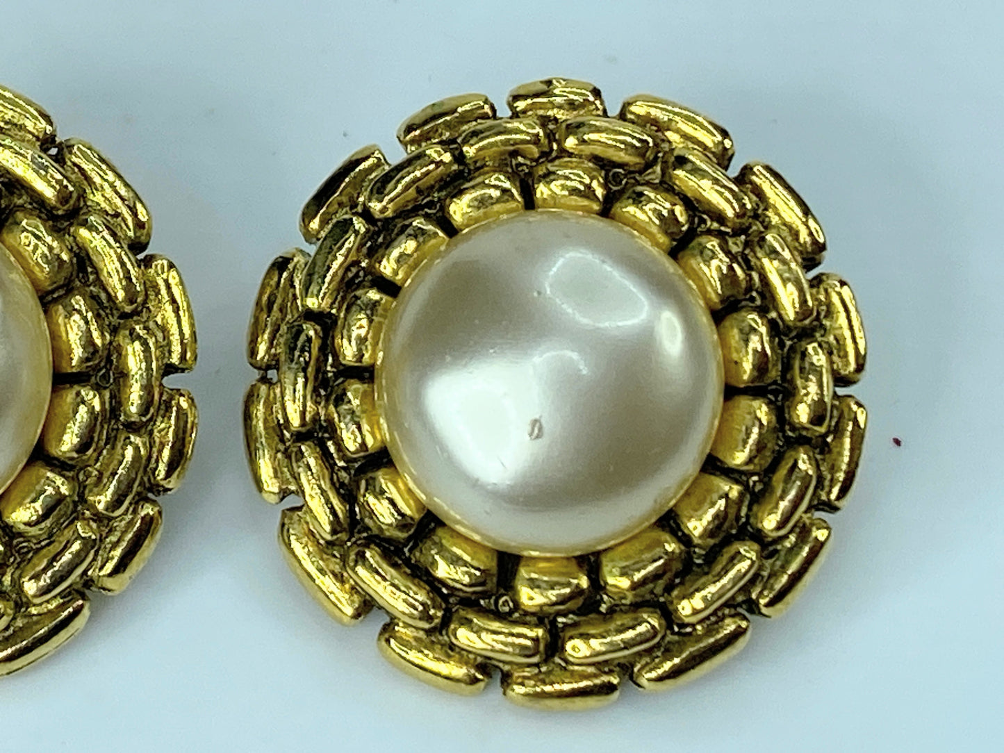 Chanel Gild Interweaved Gold and faux Pearl Earrings with box GS426
