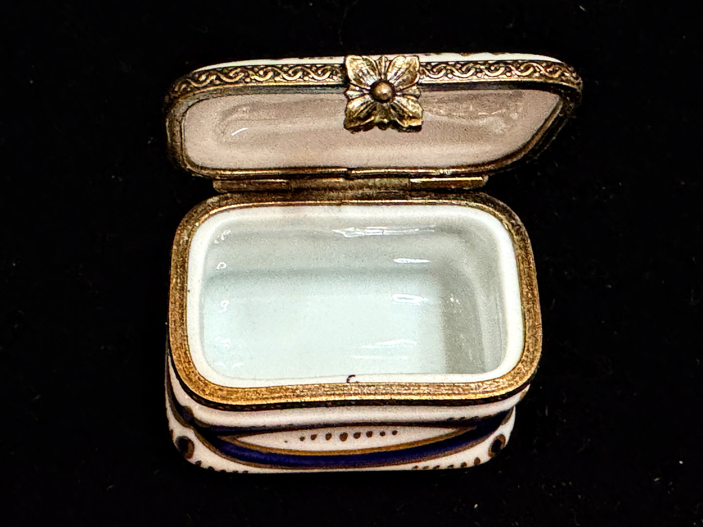 Vintage Limoges Peint Main Blue Floral Trinket Box A1104