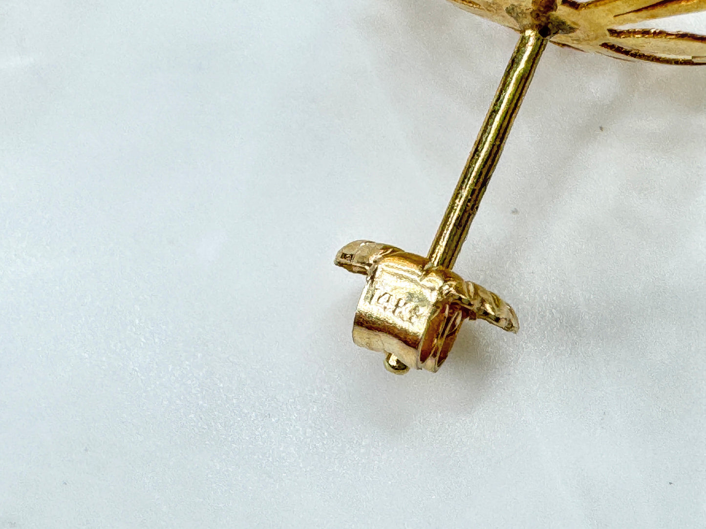 Vintage Hawaiian 14K Gold Cutout QuiltFloral Pattern cage stud earrings JR1786