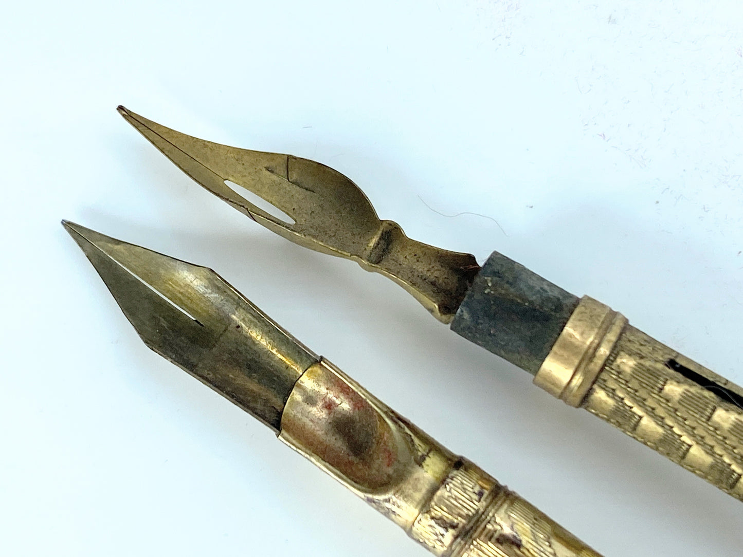 Victorian dip pens with MOP and bone shaft, original box A175