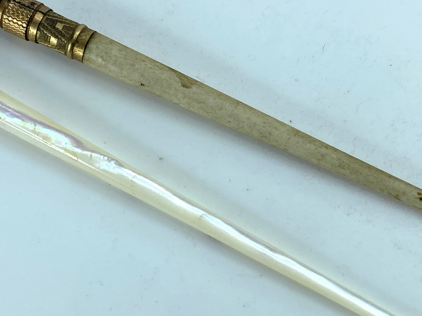 Victorian dip pens with MOP and bone shaft, original box A175