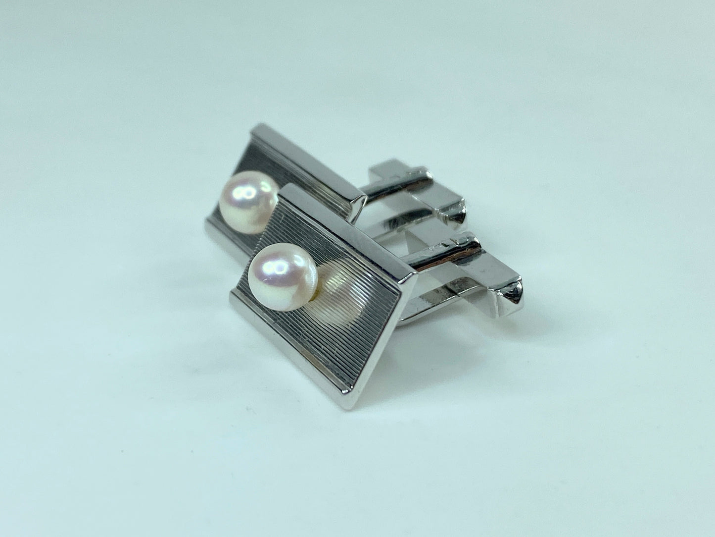 Mikimoto Sterling silver 5.7mm Akoya Cultured Pearl cufflink in box GS447