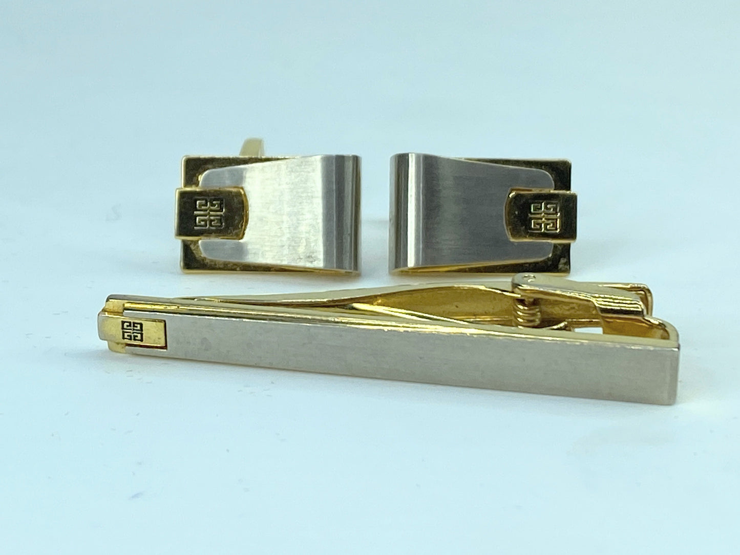 Givenchy Vintage Two-Tone 4G matching Tie Clip & cufflinks with velvet box GS454