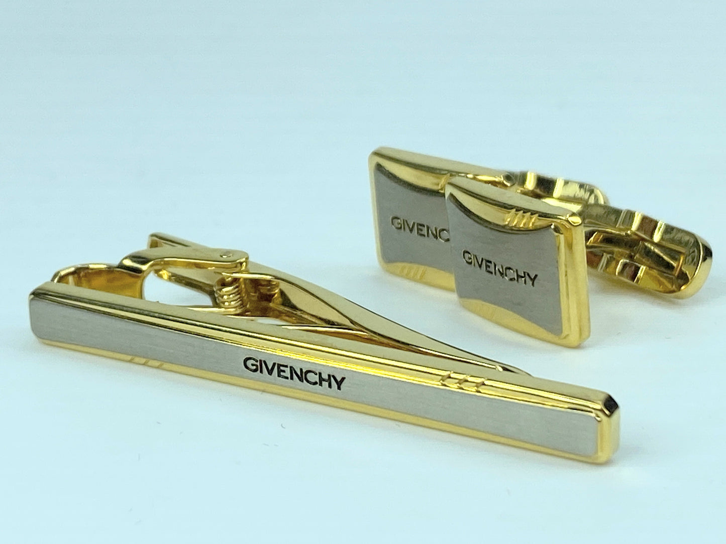 Givenchy Monsieur Golden Silver Tone cufflink Tie Clip Set GS525