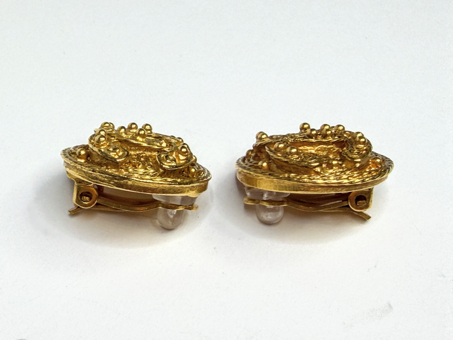 Vintage Chanel CC Textured Round Clip On Earrings Gold Plated with box GS834