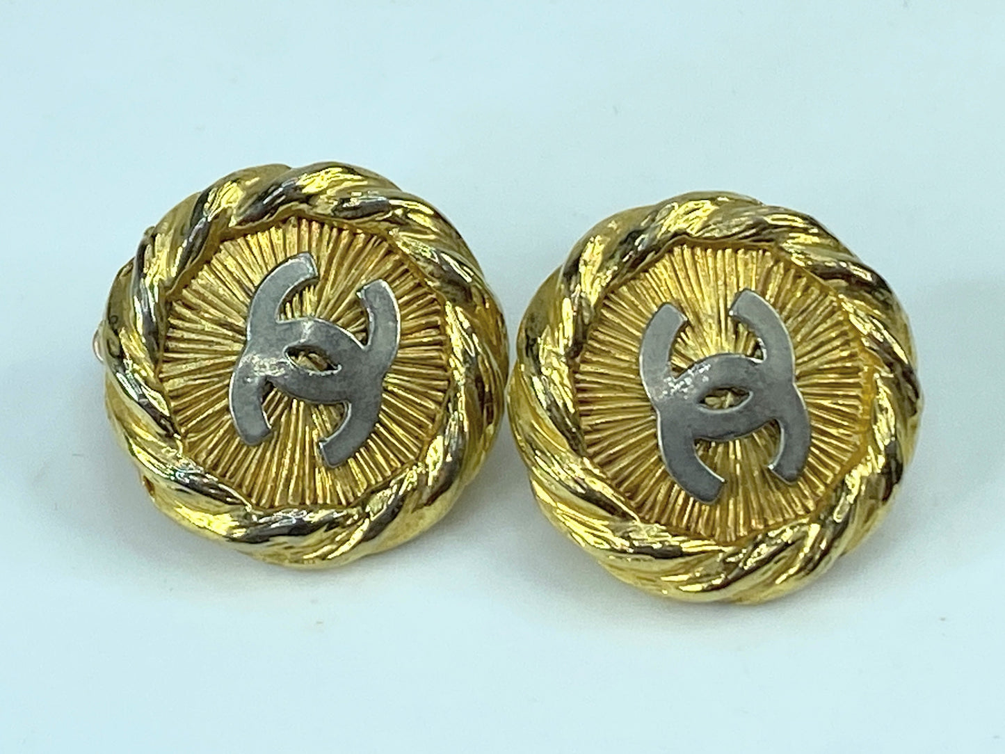CHANEL CC Logos Round Twist Rope Clip-On Earrings Gold Tone Auth w/Box GS465