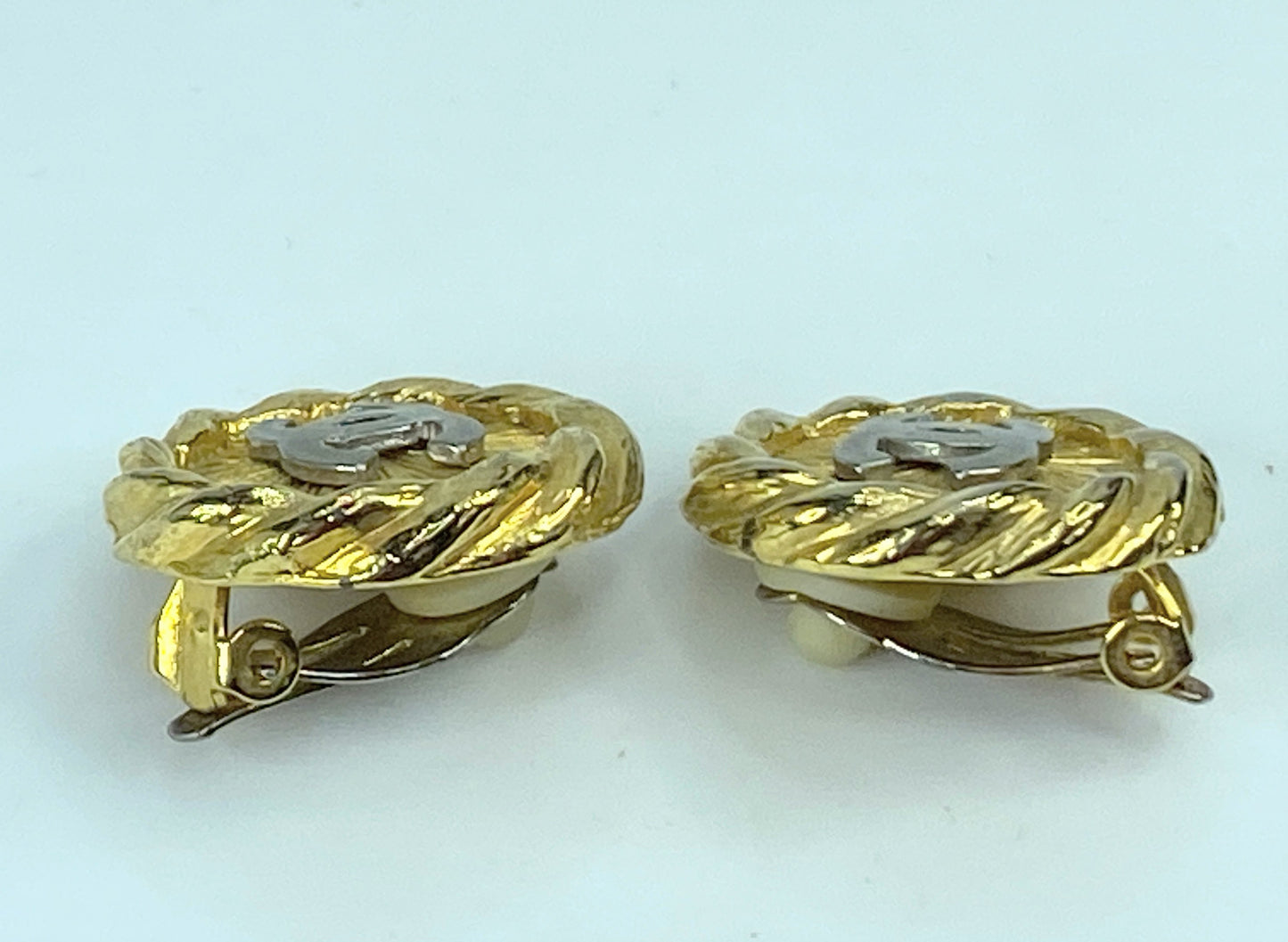 CHANEL CC Logos Round Twist Rope Clip-On Earrings Gold Tone Auth w/Box GS465
