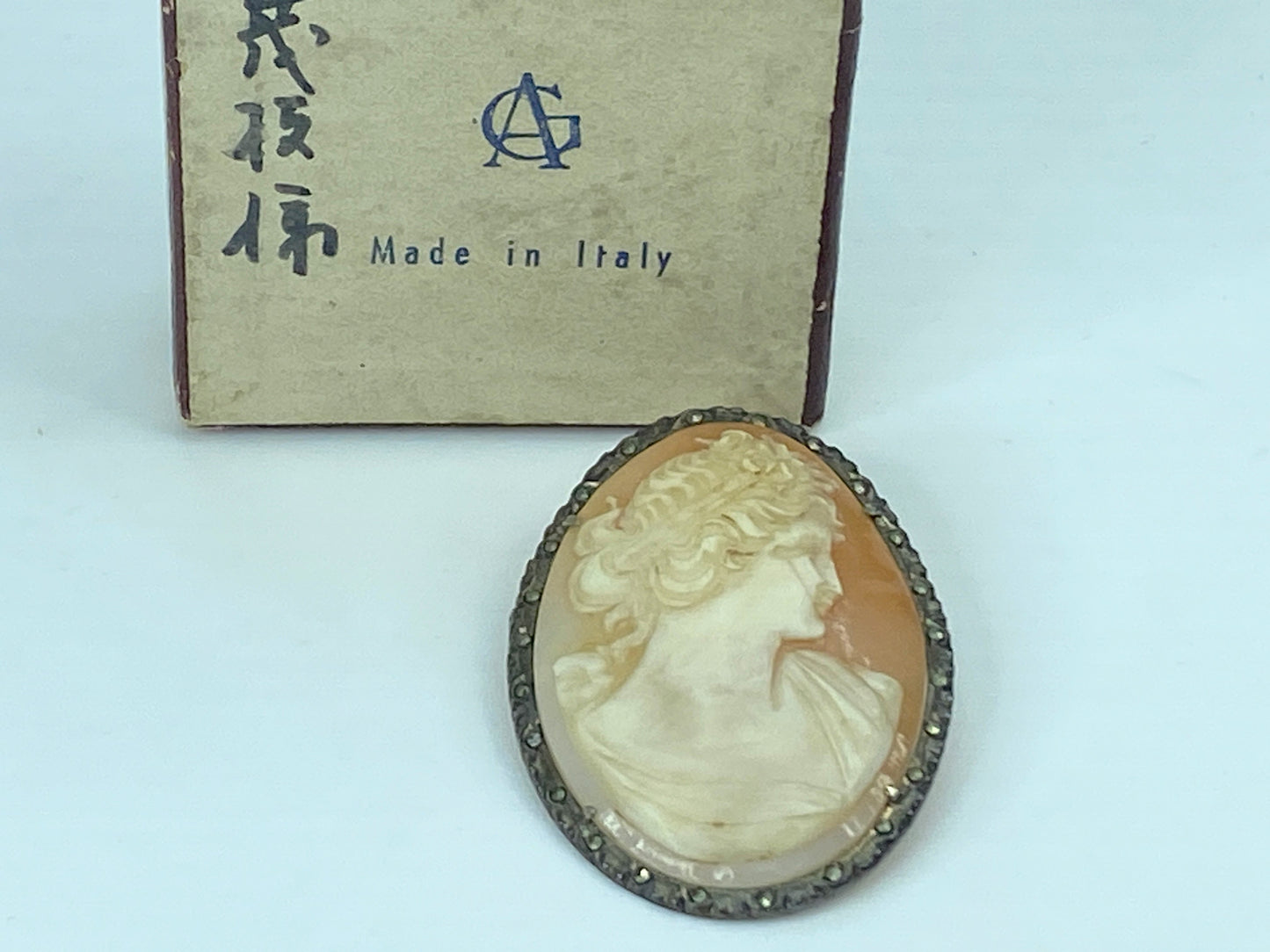 Italian Shell Cameo sterling Pendant Brooch in original box 1.75' 9.8g JR580