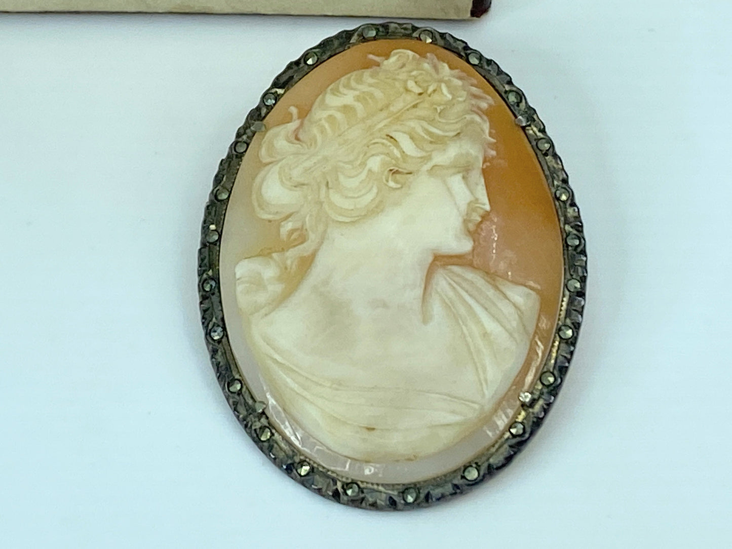 Italian Shell Cameo sterling Pendant Brooch in original box 1.75' 9.8g JR580