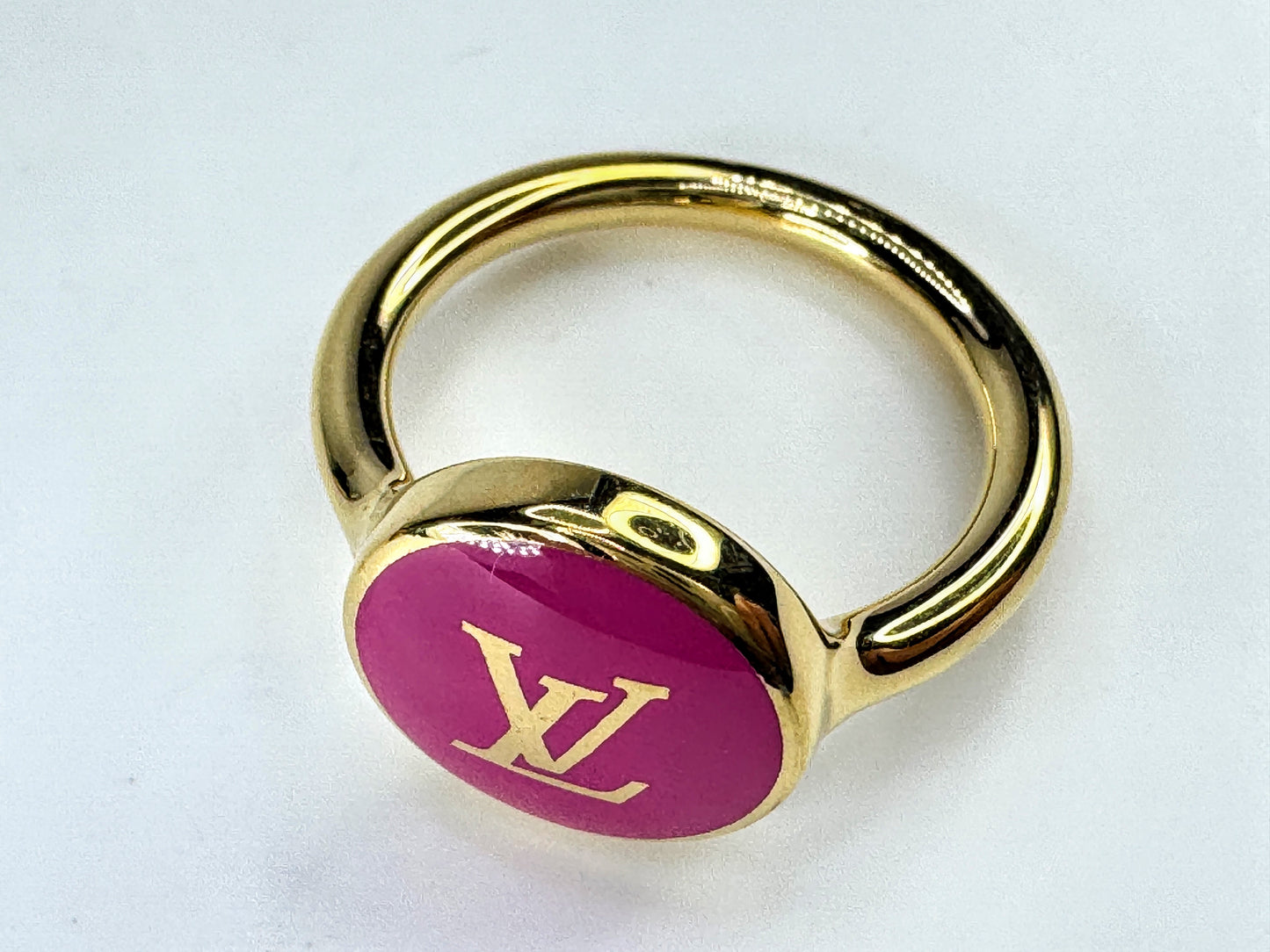 Louis Vuitton LV Confetti fuchsia enamel ring size 5.5 with original pouch GS845