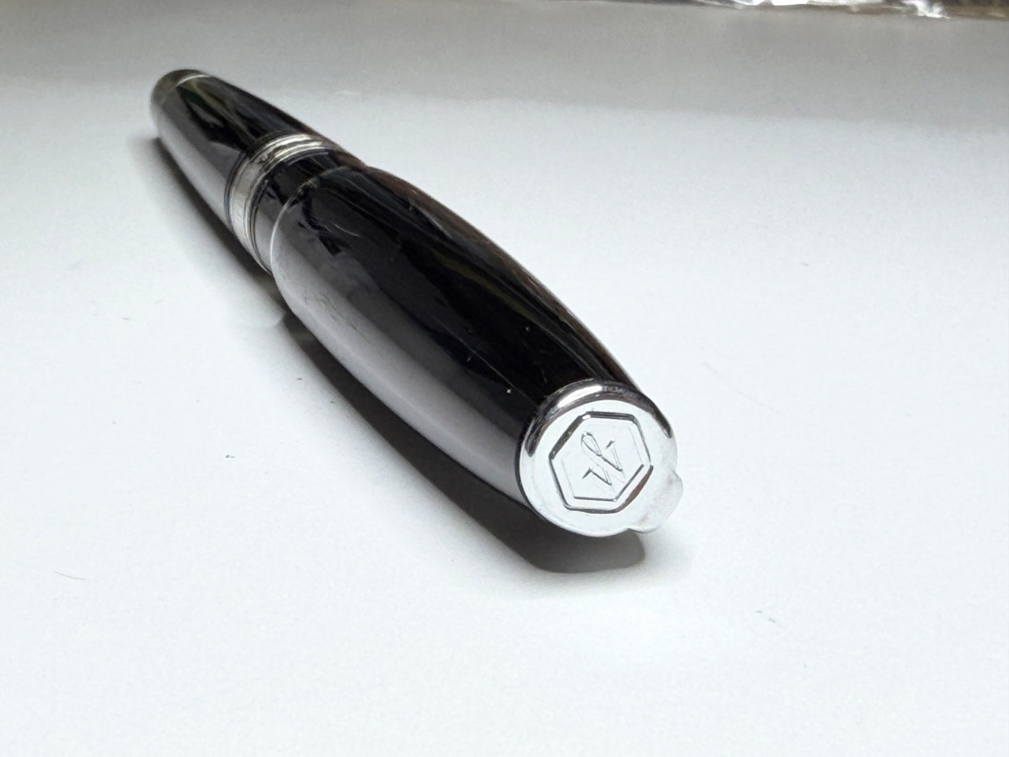 Waterman Charleston Black Resin Fountain Pen Screw-On Cap Gold Trim France SS142