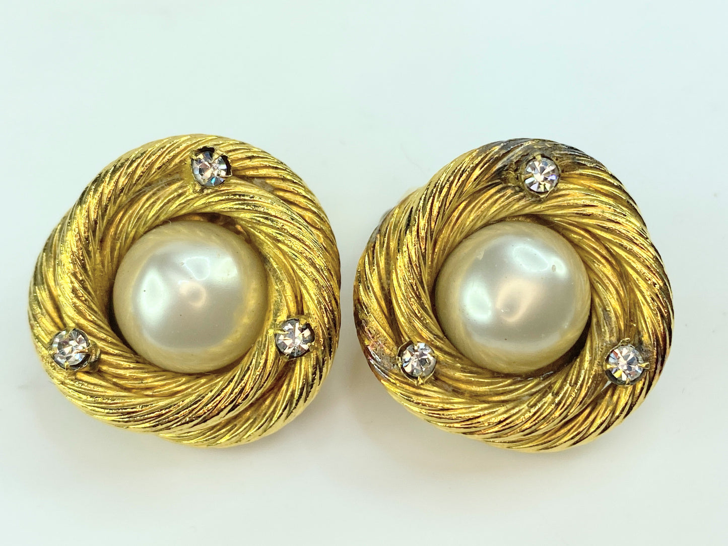 Genuine Chanel Mabe Pearl Crystal Coil Knot Clip on Earrings 25mm 34.7g GS273