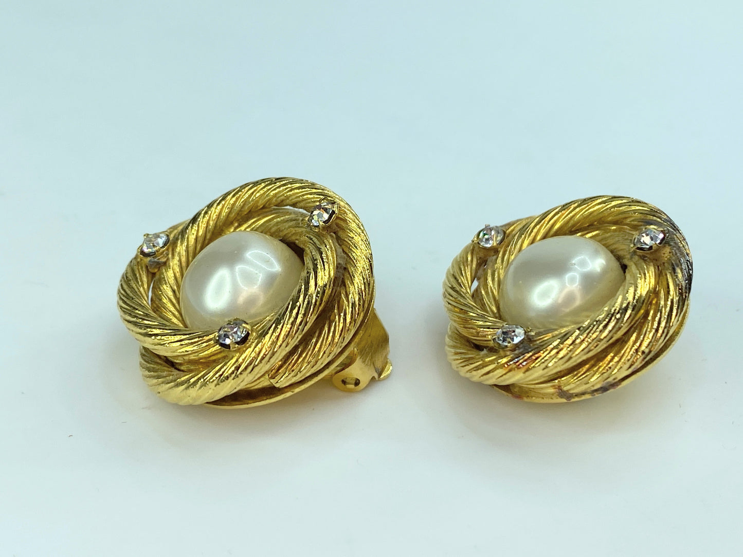 Genuine Chanel Mabe Pearl Crystal Coil Knot Clip on Earrings 25mm 34.7g GS273