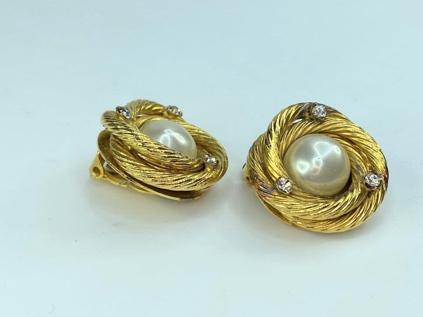 Genuine Chanel Mabe Pearl Crystal Coil Knot Clip on Earrings 25mm 34.7g GS273