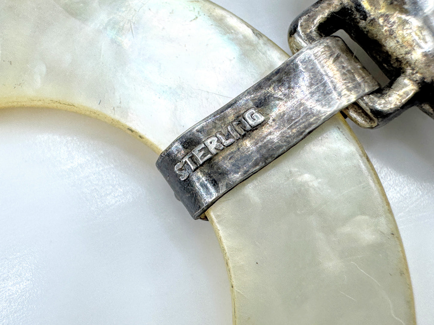 Vintage sterling silver hammered bell mother of pearl baby teething ring SS472