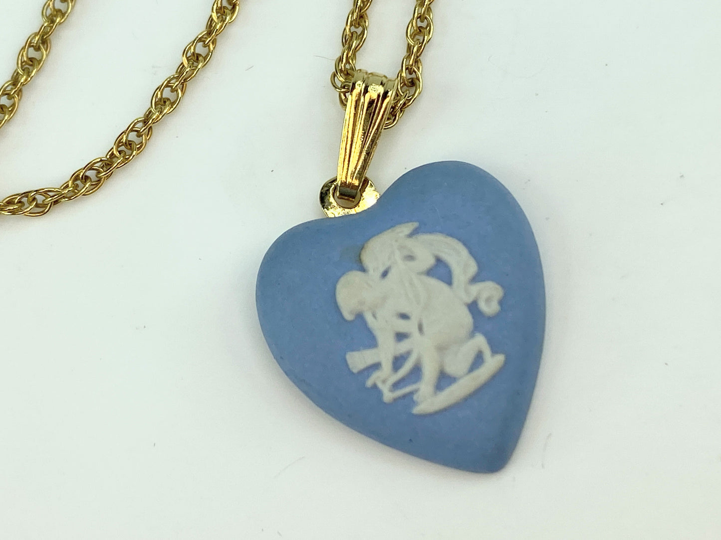 Wedgwood Classic Blue Jasperware Heart Pendant rope gold tone Necklace GS277