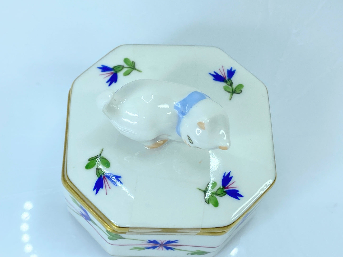 Herend Garland Hand-Painted Octogonal Trinket Box with Cat A232