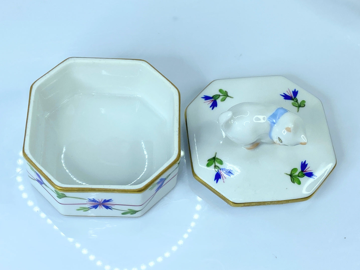 Herend Garland Hand-Painted Octogonal Trinket Box with Cat A232