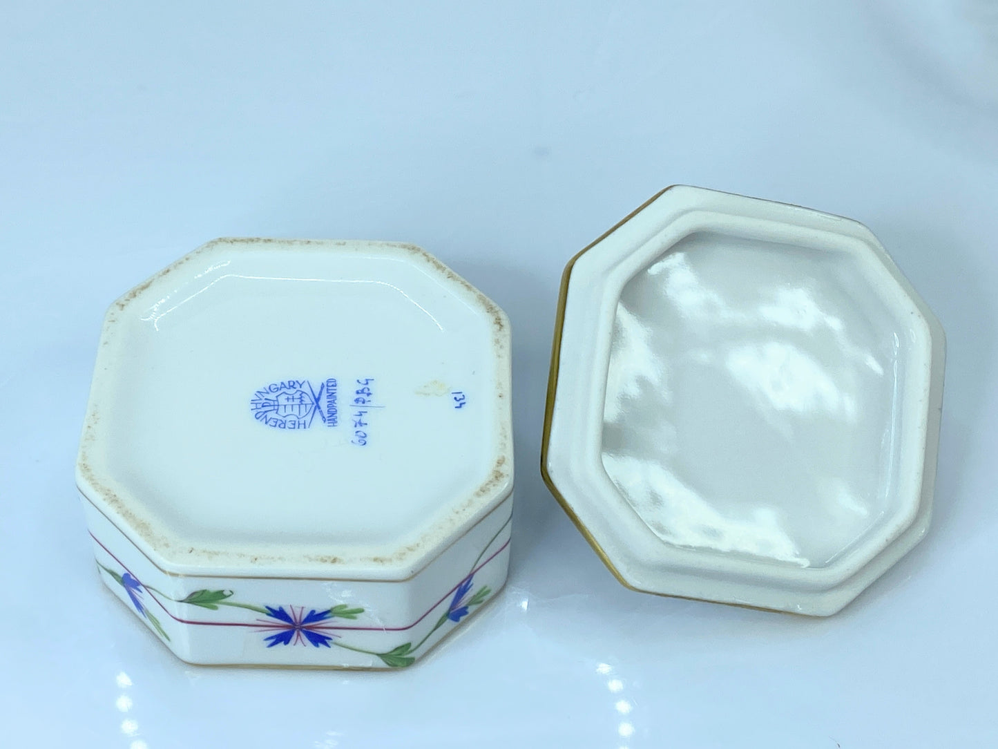 Herend Garland Hand-Painted Octogonal Trinket Box with Cat A232