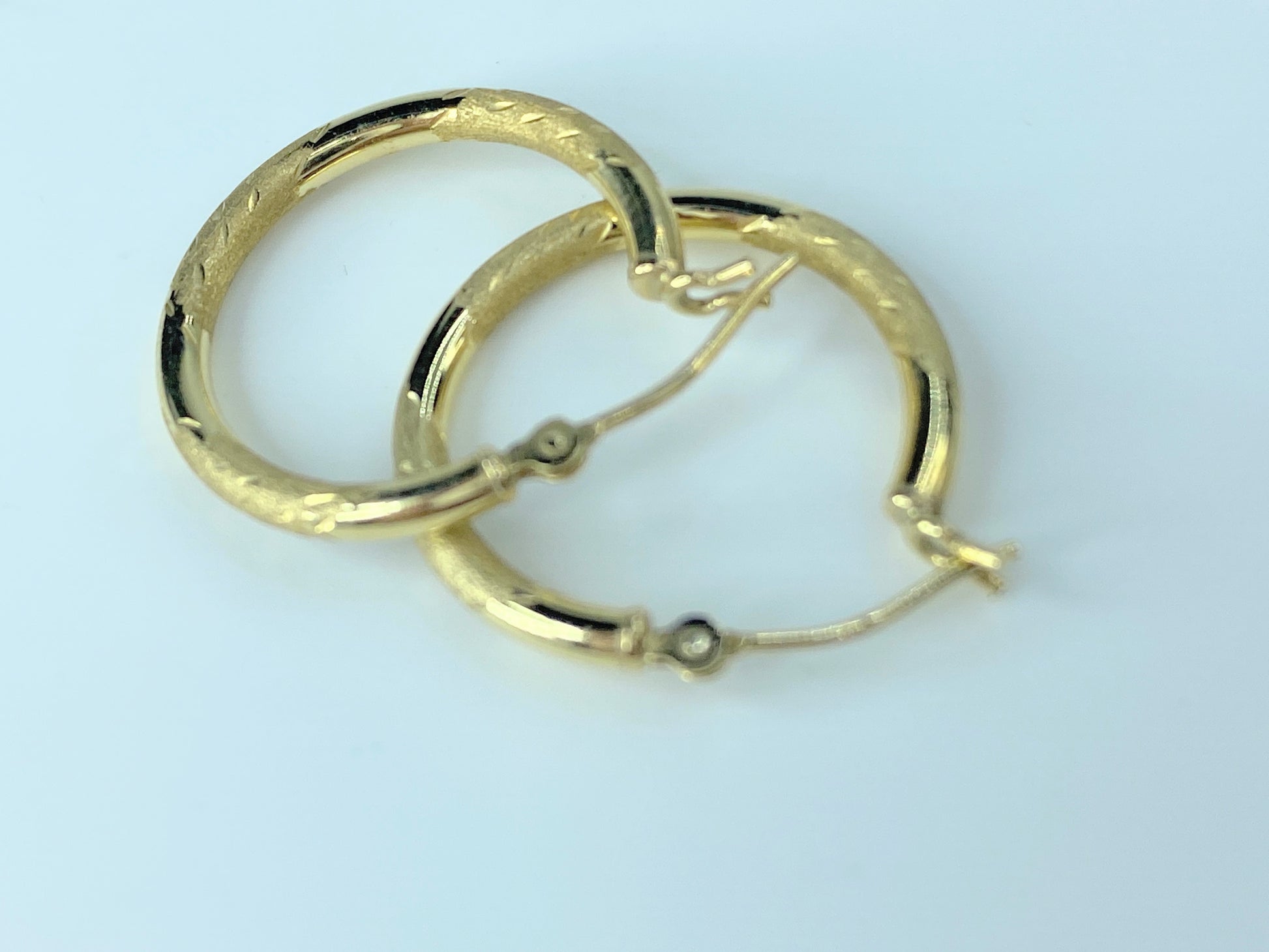 14K yellow gold 2.0mm Hoop Satin polish finish earrings JR9510
