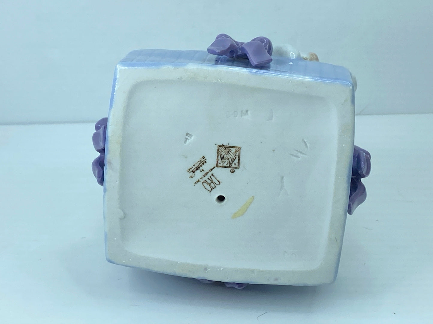 1988 Nao By LLadro Bunny Surprise Figurine A302