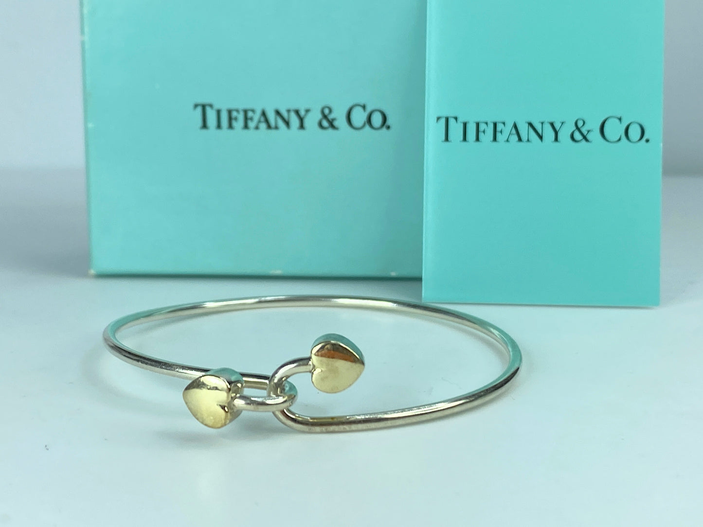 Tiffany 18k Gold and Sterling Silver Hearts Bangle Bracelet 6.5" 8.8g JR628