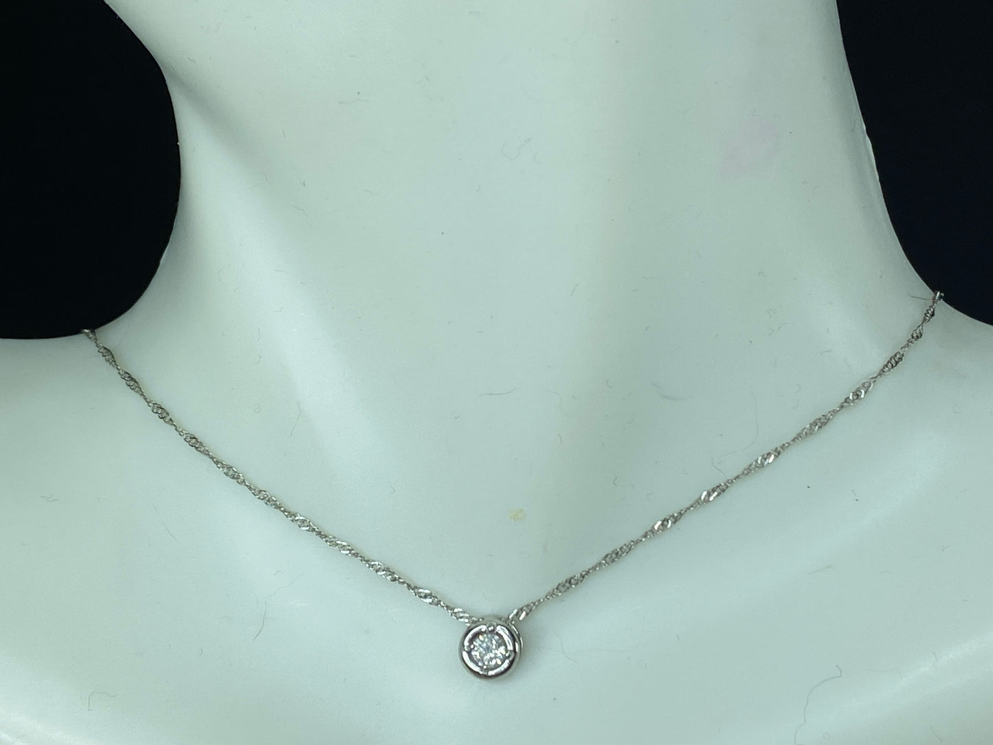 Platinum 0.1ct G/VS1 round brilliant diamond Sliding pendant necklace