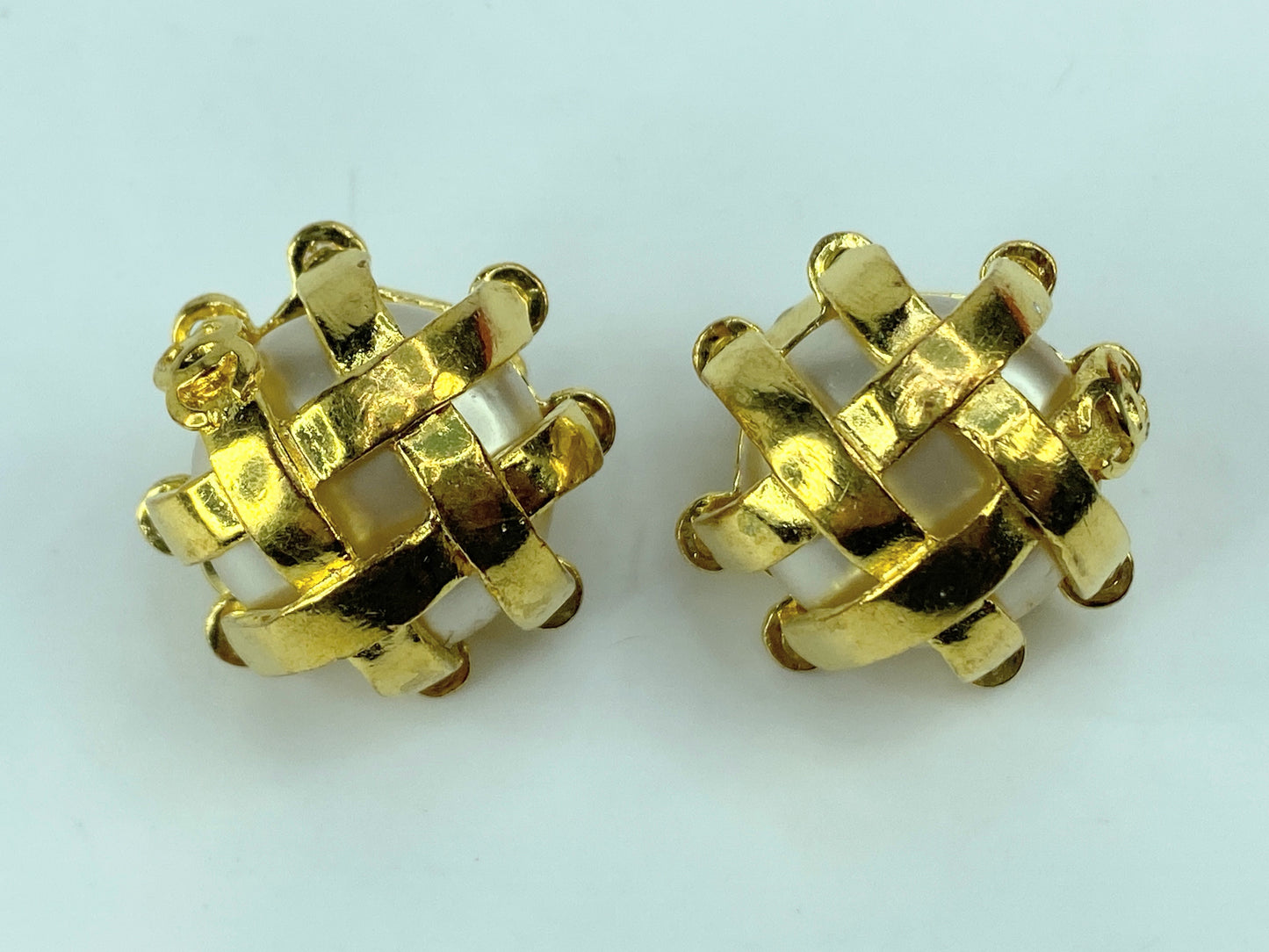 Iconic Chanel clip-on earrings pearl quilted with gold ribbons signed 93 P GS473