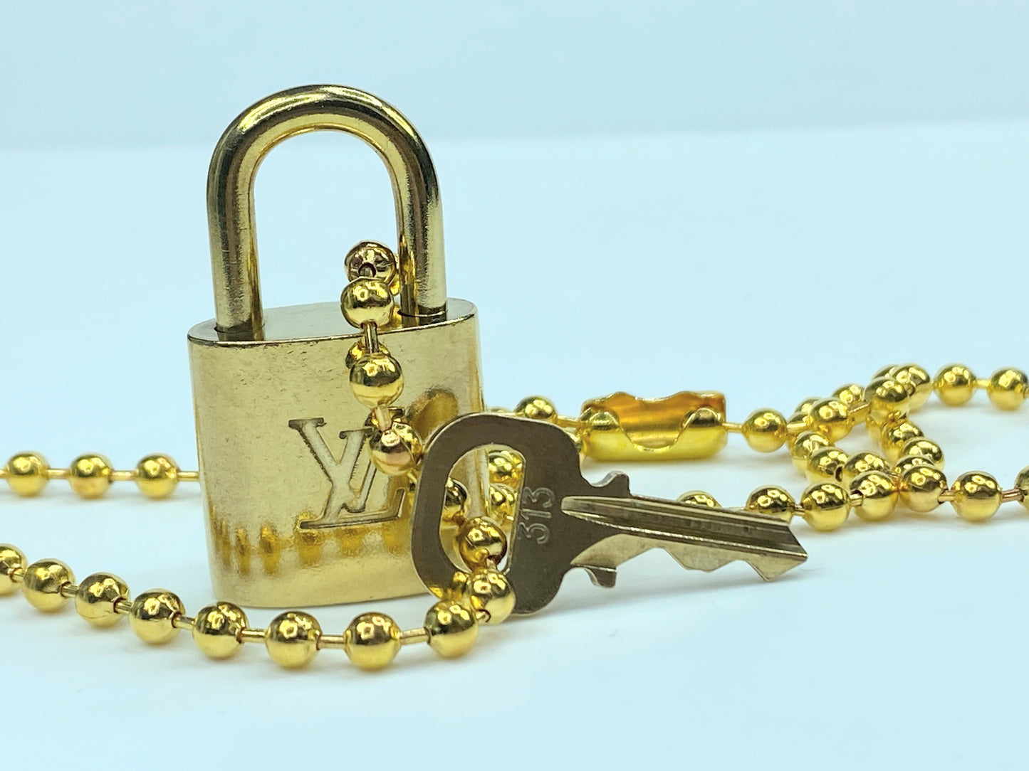 Authentic Louis Vuitton Gold Brass Lock and matching Key Set Generic chain GS189