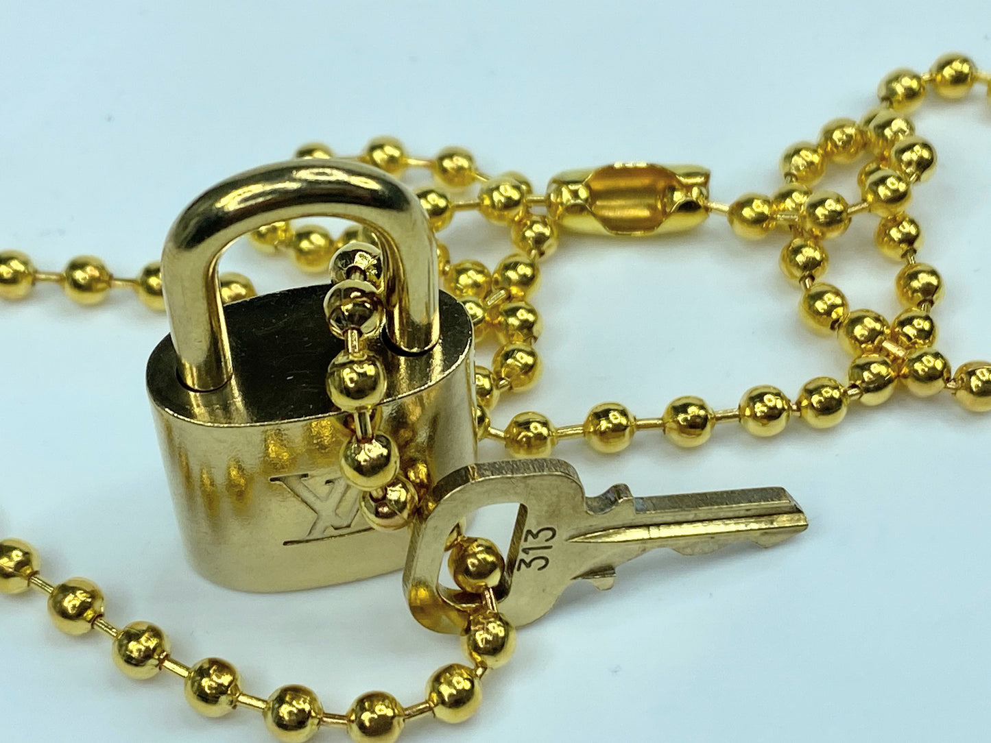 Authentic Louis Vuitton Gold Brass Lock and matching Key Set Generic chain GS189
