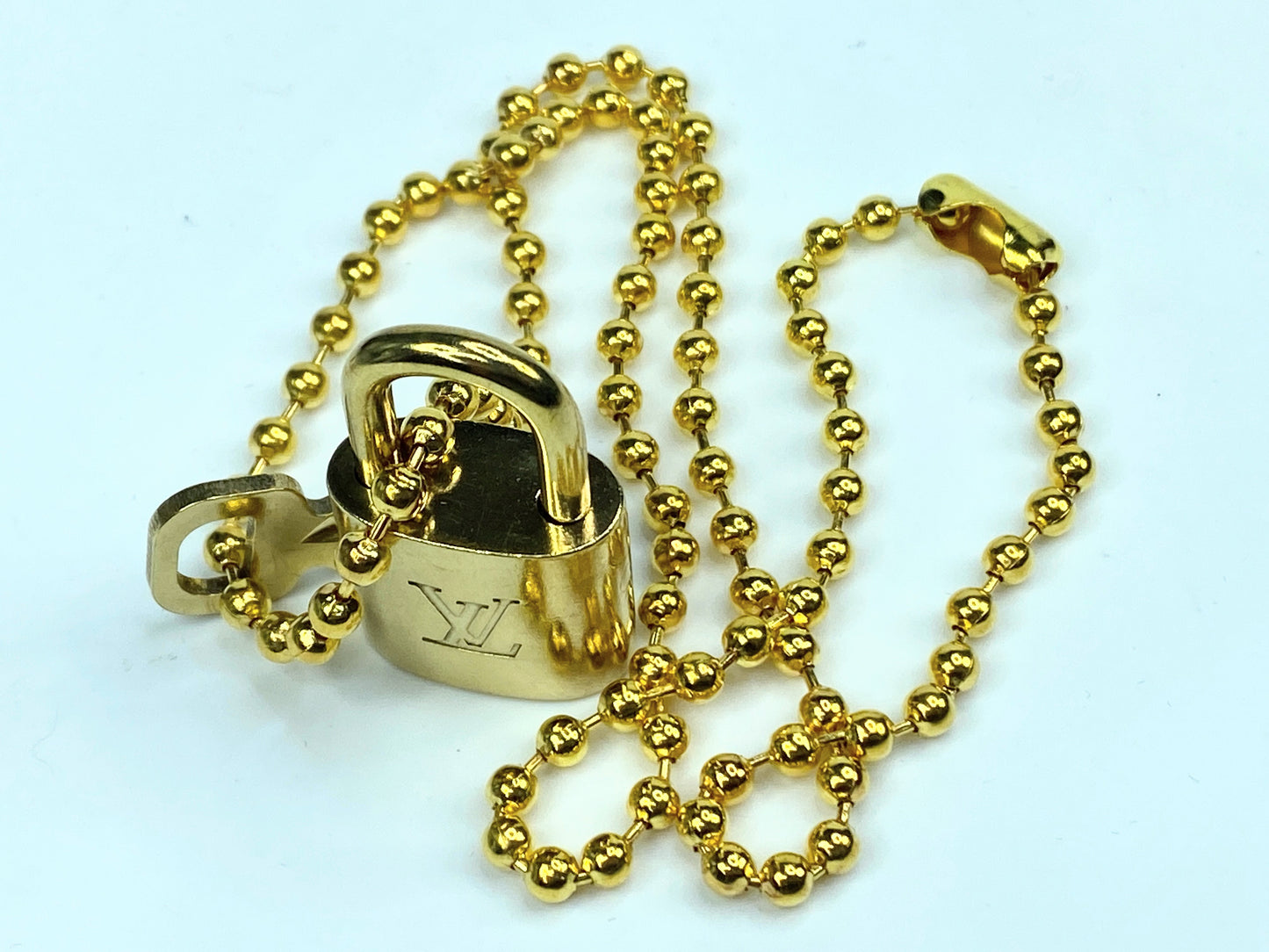 Authentic Louis Vuitton Gold Brass Lock and matching Key Set Generic chain GS189