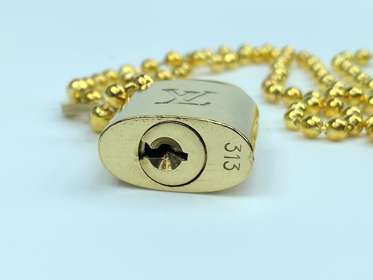 Authentic Louis Vuitton Gold Brass Lock and matching Key Set Generic chain GS189