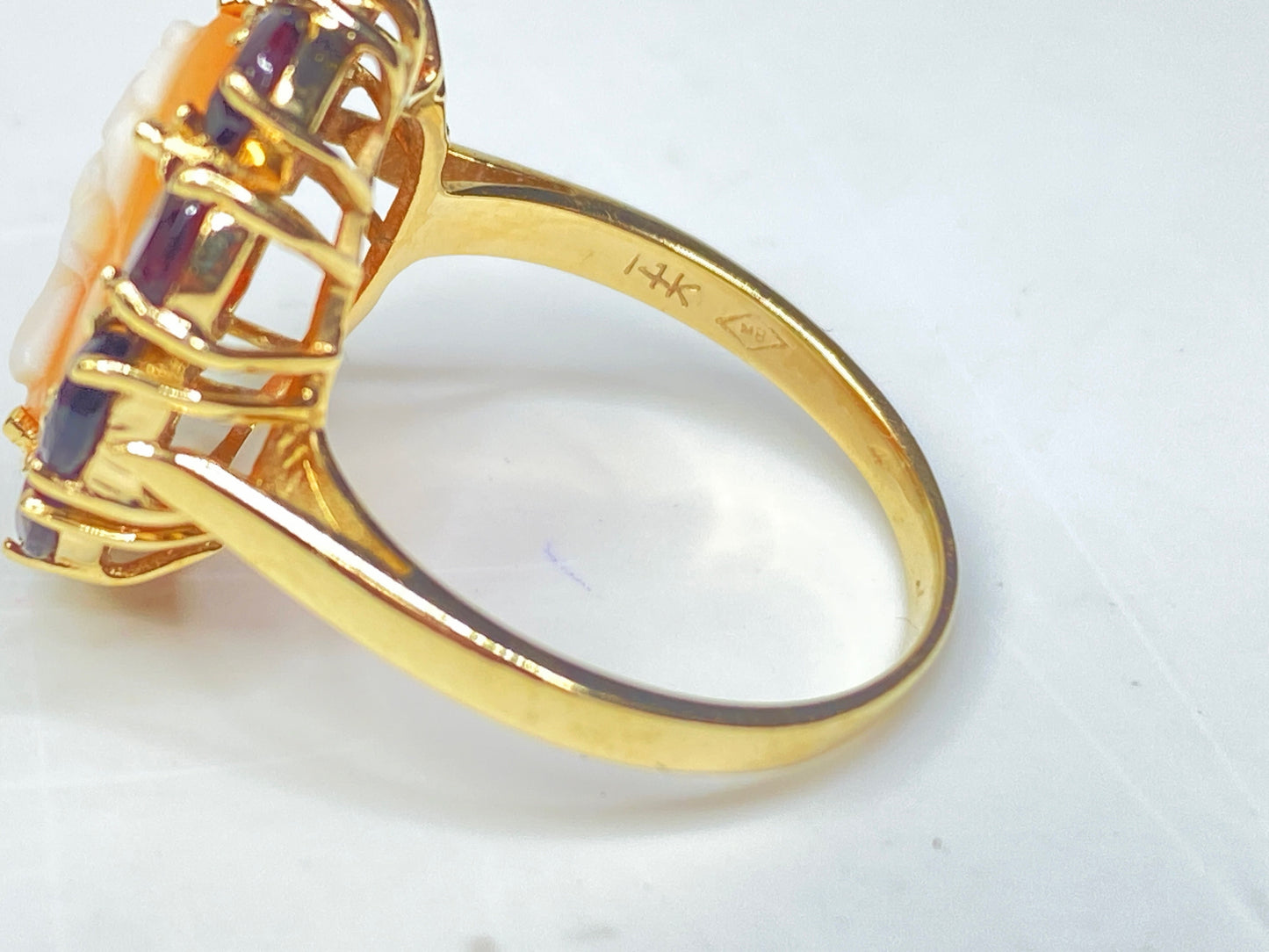 14K Gold Cameo Garnet Cluster Ring Size 7.25 Vintage 3.9g size 7.25 JR1120