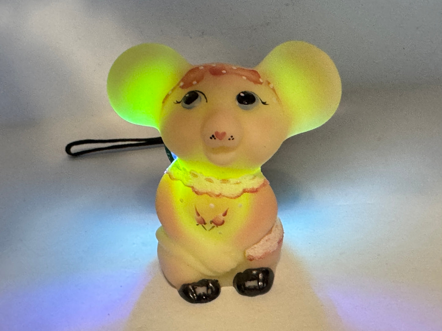 Vintage Fenton Burmese Glass Mouse Nancy Fenton Signed Uranium Glow A1181