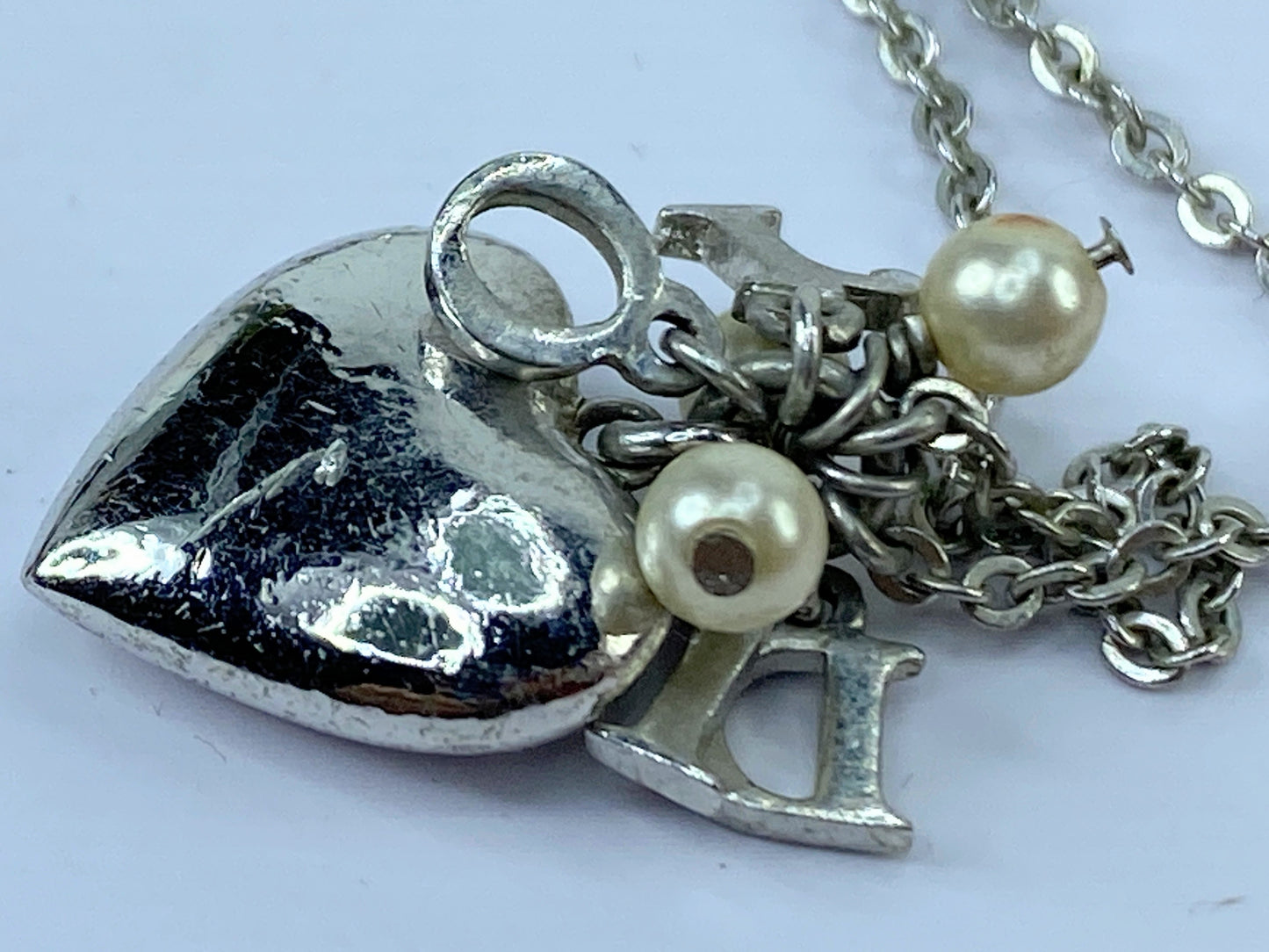 Christian Dior faux Pearl Beaded Heart Charm Bracelet 8" in pouch GS487