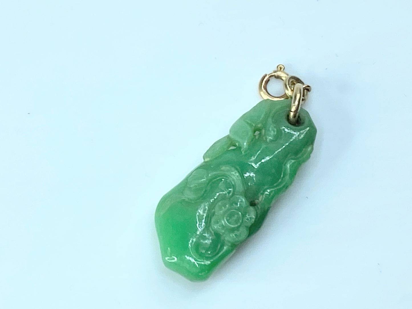 Early 20th-century apple-green carved with blossom poppy pendant 14K bale JR128
