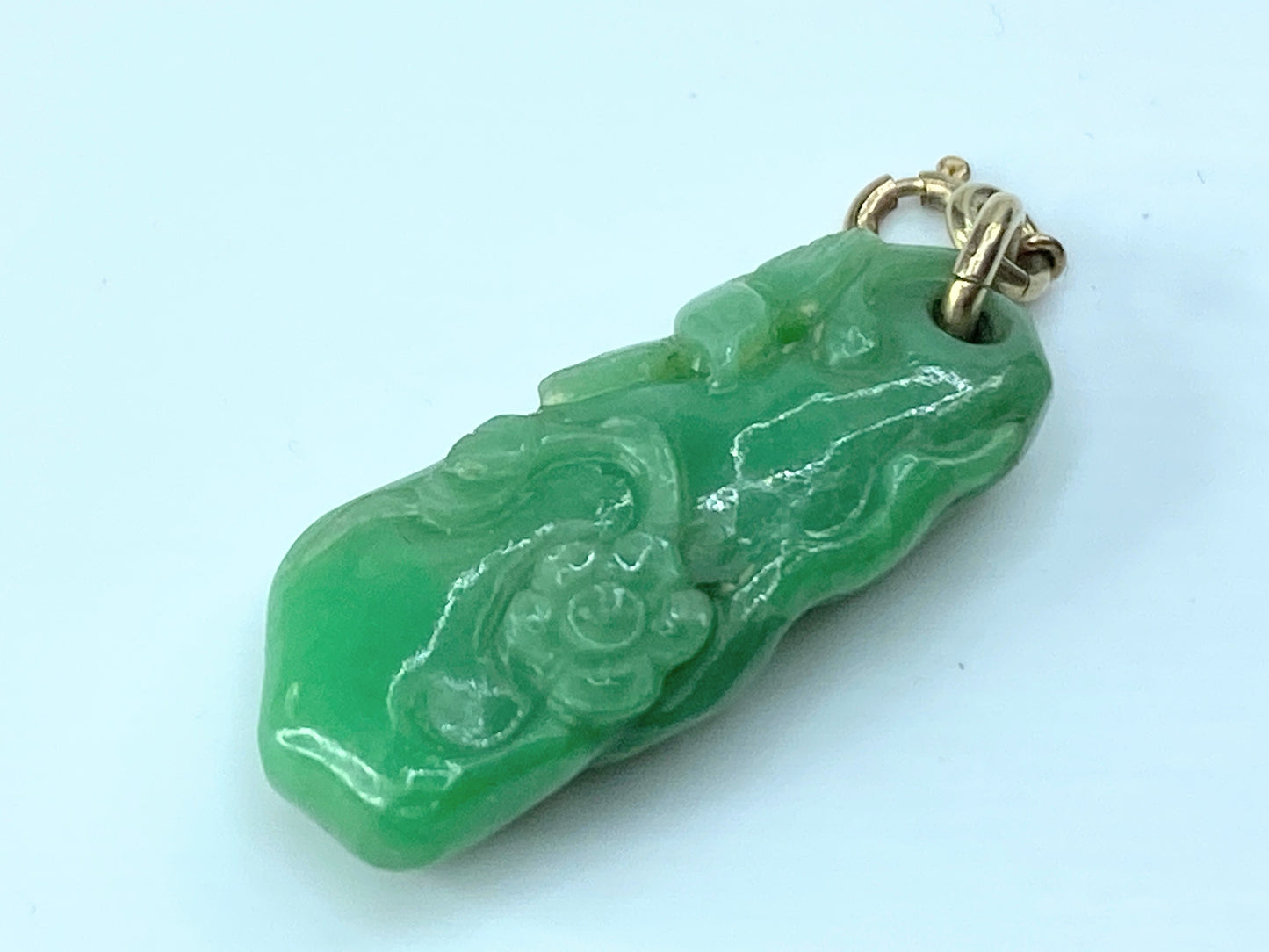Early 20th-century apple-green carved with blossom poppy pendant 14K bale JR128