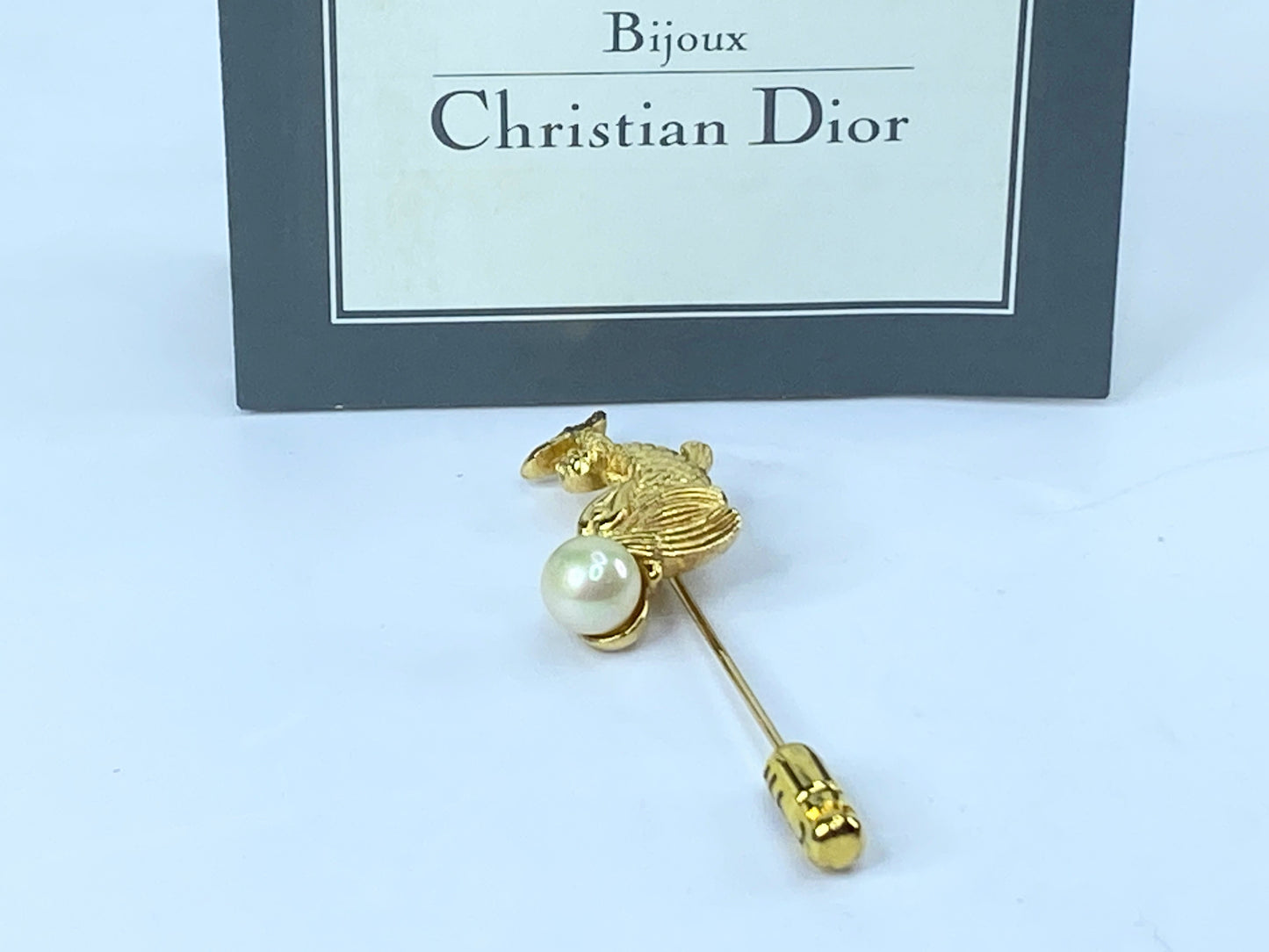 Rare Christian Dior Jumping Koi 7.5mm Faux Pearl Gold tone stick pin c1990 GS490