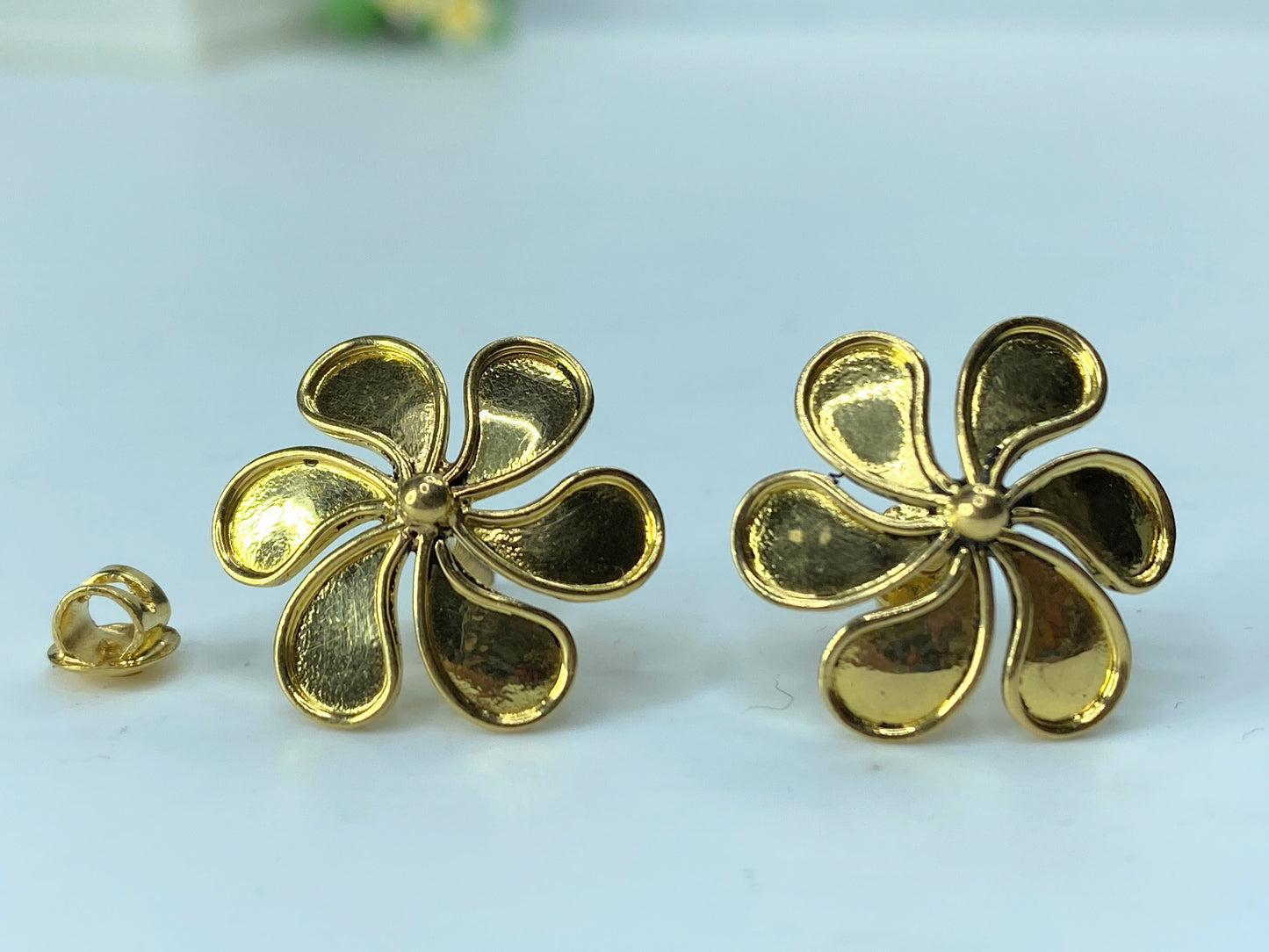 22K yellow gold Tropical Flower thread post stud earrings 17.8mm 7.1 g JR191