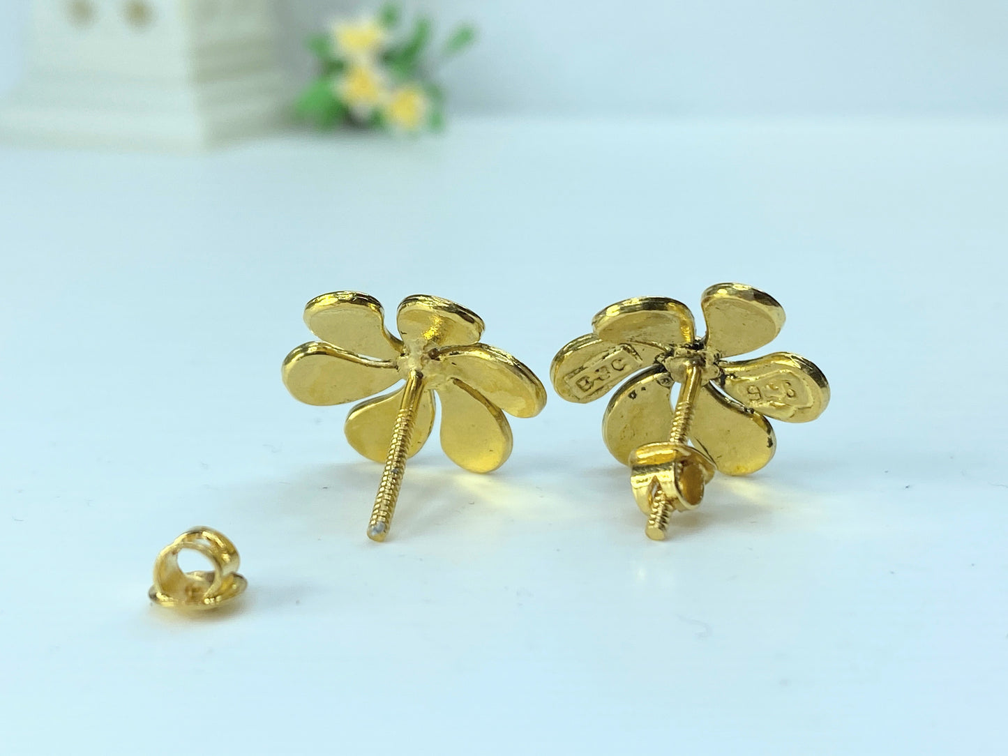 22K yellow gold Tropical Flower thread post stud earrings 17.8mm 7.1 g JR191