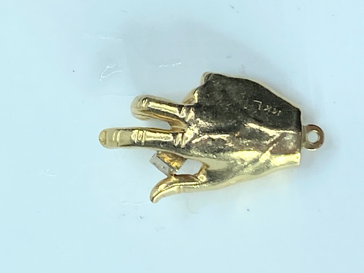 14K two tone gold dice on hand charm pendant 1 1/4" x 3/4" 11.4g JR192