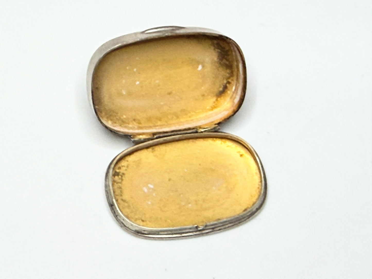 1966 Sterling Silver Pam & Phil Oval Pill Box Tested for Silver Pocket Tin SS186