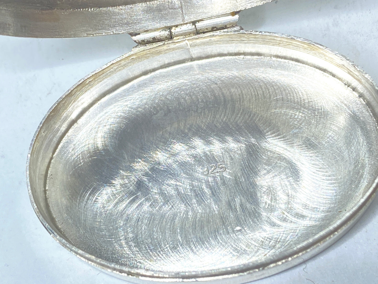 Sterling Silver 925 Vintage Oval Cat Cute Family Mini Pill Box Case 1 7/8" SS132